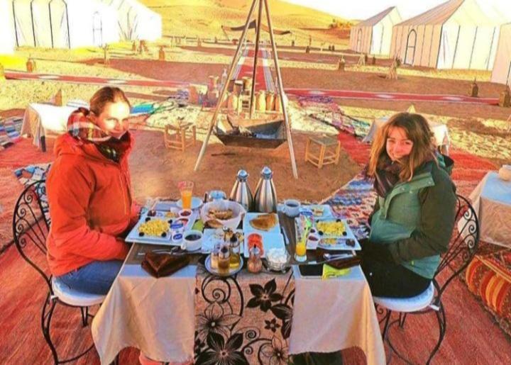 Merzouga Luxury Camp ภายนอก รูปภาพ